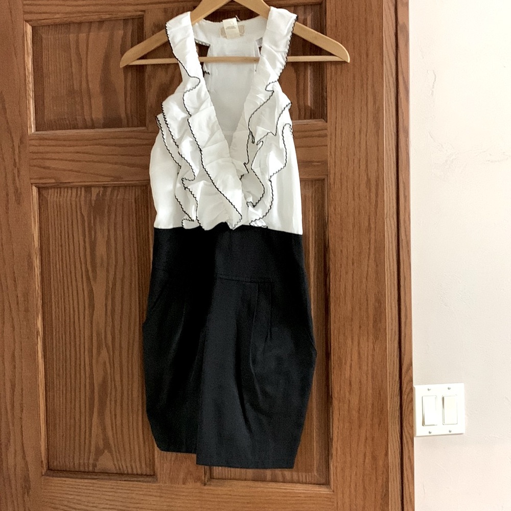 Size small white ruffle top dress boutique